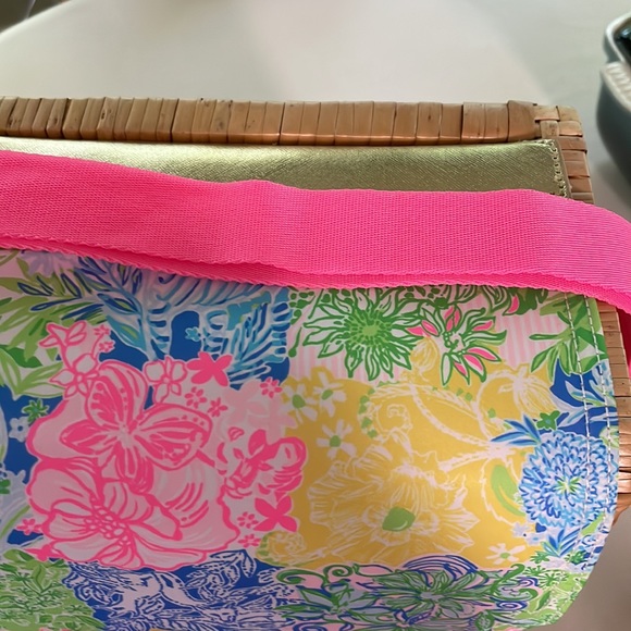 Lilly Pulitzer Wine Basket with Glasses and Wine Bottle Stopper, New Condition - Picture 6 of 11